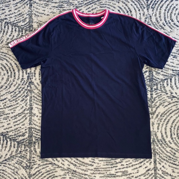 Guess T-shirt - Picture 2 of 5